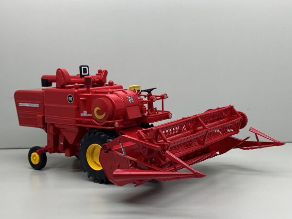 Massey Ferguson 510 Combine met Transportwagen 1:32