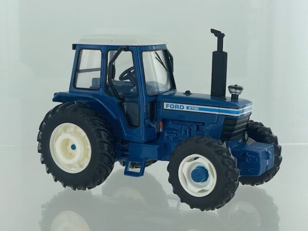 Britains 2025 Ford 9700 4wd BLUE Limited Edition 1851 pcs. 1:32 PRE-ORDER - Afbeelding 2