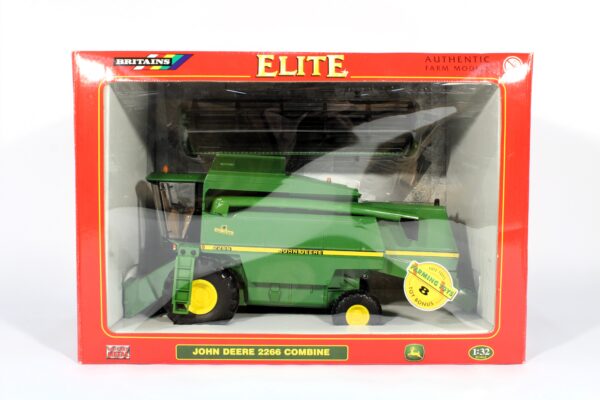 John Deere 2266 Combine - 1:32