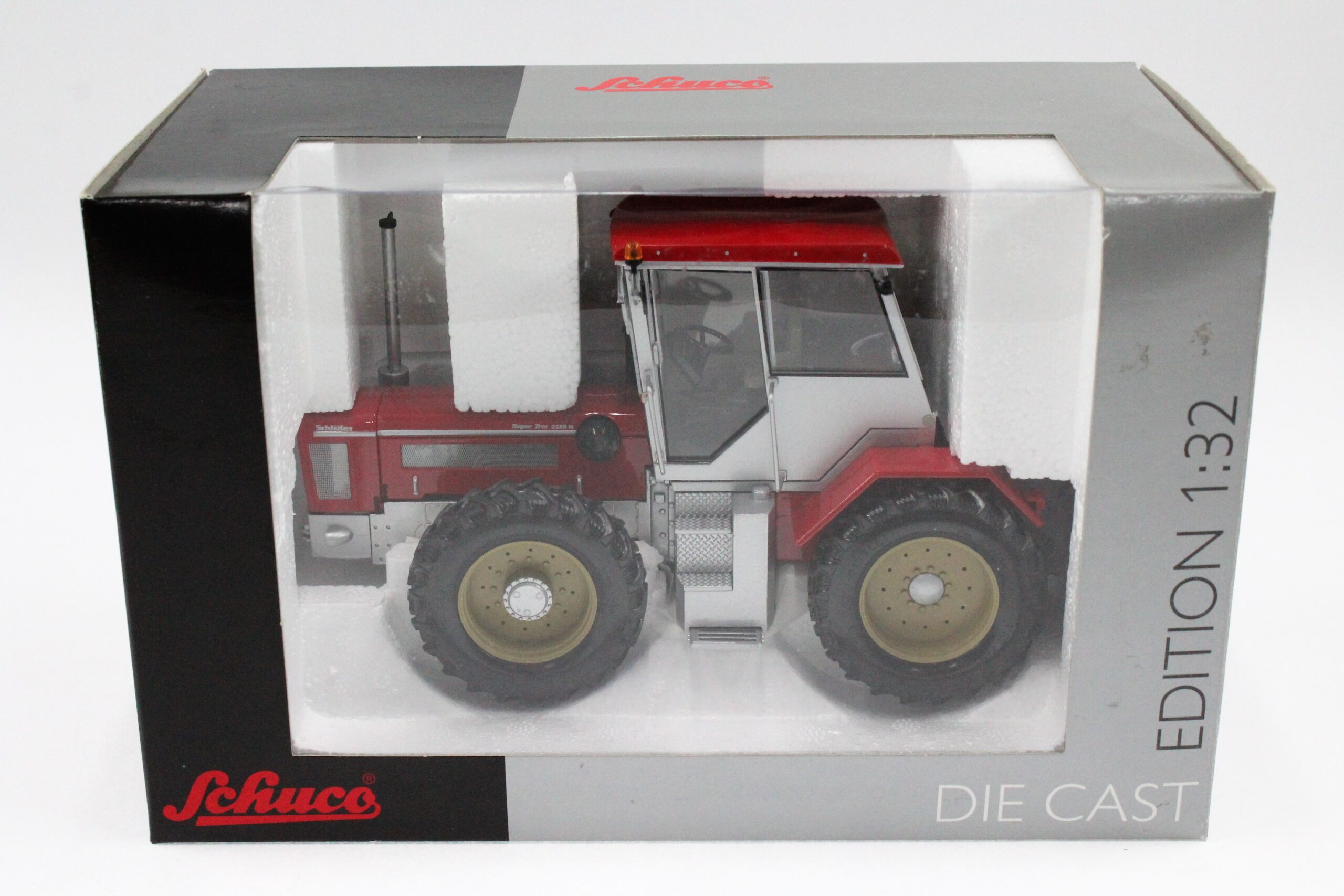 Schlüter Super Trac 2500 VL 1:32 – Poppema Landbouwminiaturen